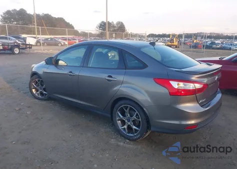 2014 Ford Focus Se z USA, uszkodzony, nr VIN 1FADP3F22EL240394